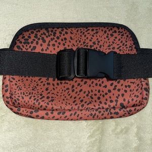 NWOT - MyTagalongs stretchy belt bag